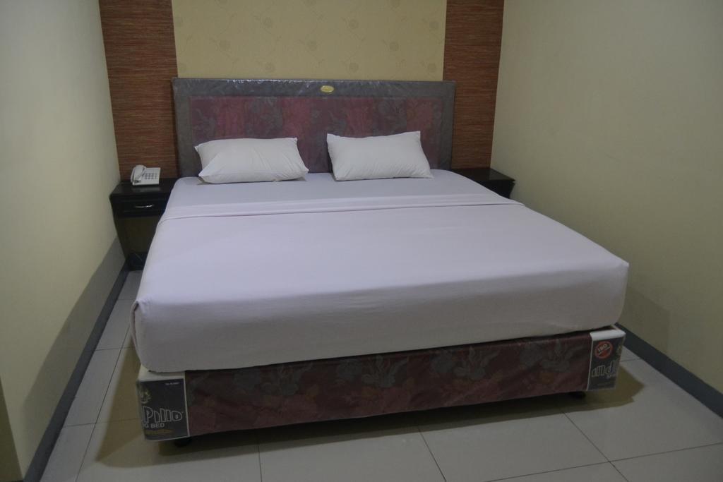 Hotel Khalista Purwakarta Phòng bức ảnh
